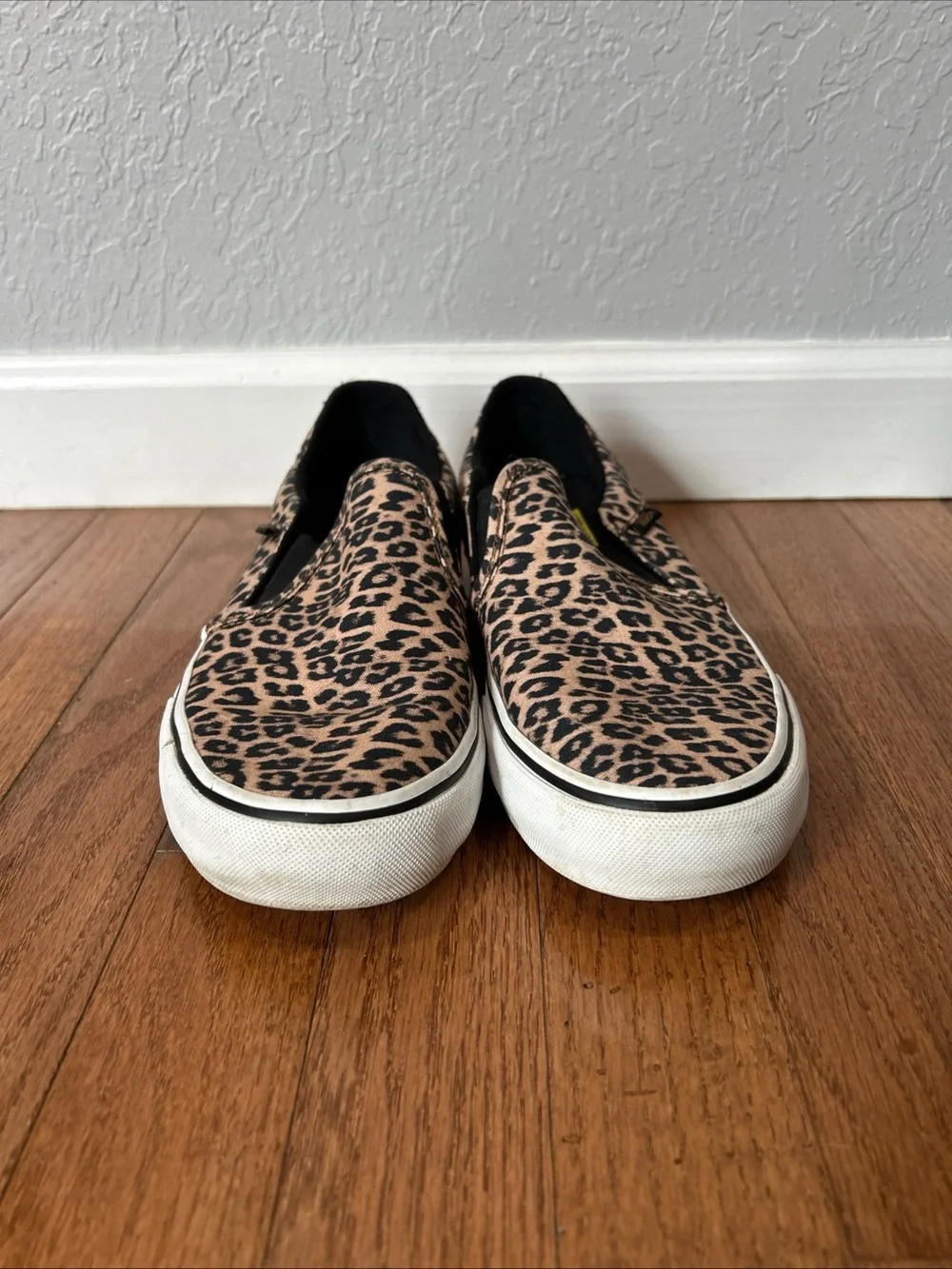 Vans Sneakers Slip On Shoes Leopard Print Women’s Size 8.5 Black Brown